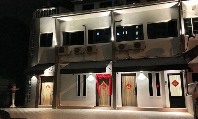Downtown George Town House | iBook7 - 2 Bedroom Gurney Studio Suite by iBook Homestay