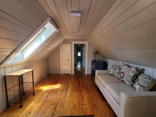 Home Park House | IBR Quiet City Haven