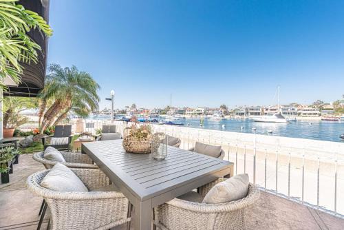 Balboa Island House | Iconic 4Br Bayfront Home W Unmatched Indooroutdoor Living By Beachview Rentals