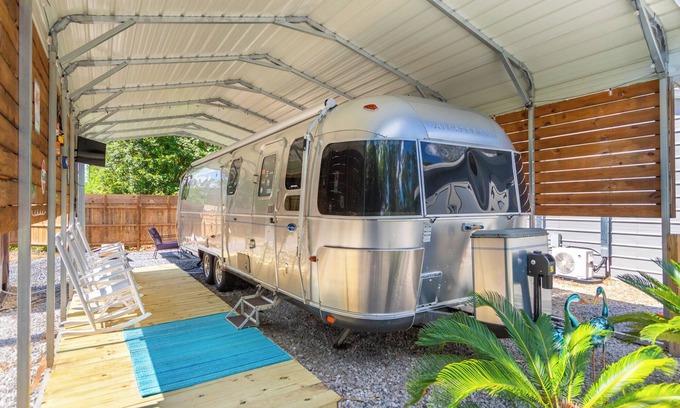 Gulf Shores House | Iconic Airstream Camper, PRIVATE Pet Friendly, Near Sportplex, 8 mi to Beach.