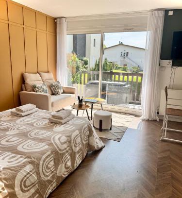 Courseulles-sur-Mer Apartment | Idéal couple - La Petite Oasis - 10min à pieds du centre ville & plage - 2km du Centre Juno Beach - 23min du Mémorial de Caen - wifi gratuit