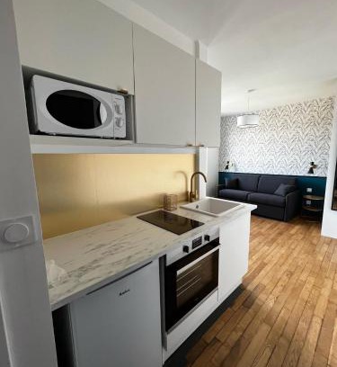 Eu Apartment | IDÉALEMENT SITUÉ "LE STUDIO" Les Locations ISAHORA sont aussi à 2 pas du Château d'Eu, des Falaises du Tréport, de MERS les Bains et aux portes de la BAIE DE SOMME