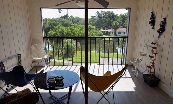 North Trail Apartment | Ideal 2-bed/2-bath condo at Whitaker Bayou.
