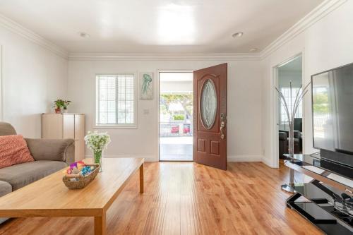 Alhambra Apartment | Ideal 4BR2BA Home for Family Vacations