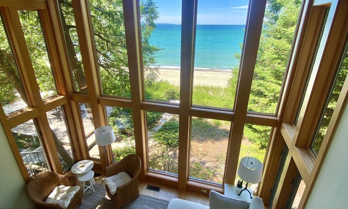 Leland House | Ideal Beachside Home