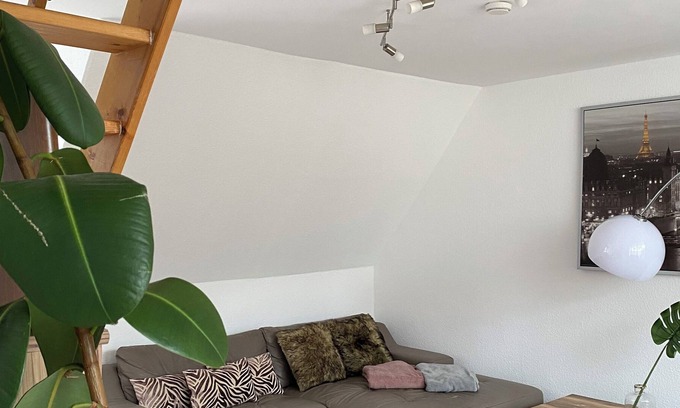 Bergisch Gladbach Condo | Ideal fair / guests / fitter 5 room apartment, 85 m², only about 13 km from Cologne / Messe. 3 separate bedrooms, up to 7 persons, living room, kitchen / dining room, 2 balconies. The apartment is centrally located, all shops are needed in the vicinity