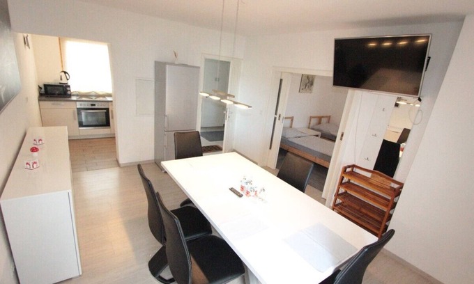 Bergisch Gladbach Condo | Ideal fair / guests / fitter 3 room apartment, 68m², only about 13 km Cologne / Messe, up to 5 persons, 2 separate bedrooms, living dining room. The apartment is centrally located, all shops are needed in the vicinity.