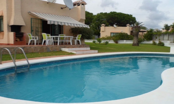 Urbanizacion Marbessa Villa | Ideal family destination with own pool and just 150 metres from the beach.