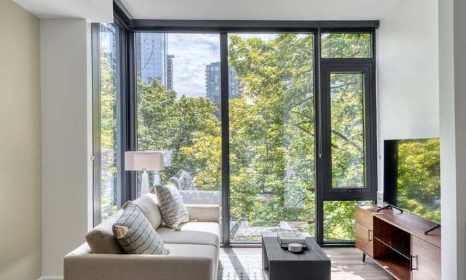 Downtown Seattle Apartment | Ideal First Hill 1BR w/W/D, nr Freeway Park, by Blueground