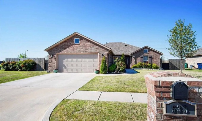 South Oklahoma City House | Ideal for renting to traveling nurses or other professionals, usually 30+ days.
