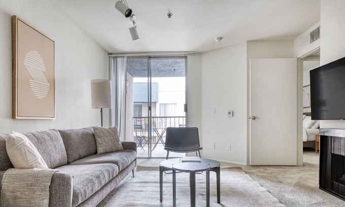 Los Feliz Apartment | Ideal Glendale 1BR w/ Gym, Pool & W/D, near Americana Mall, by Blueground