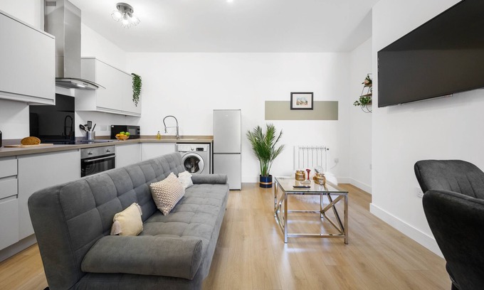 Trafford Apartment | Ideal Lodgings apartment in Urmston