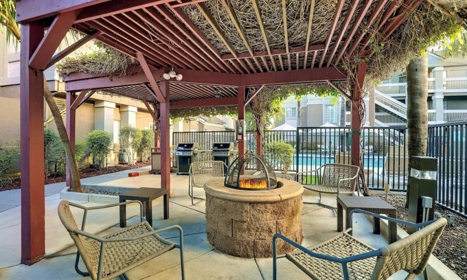 San Jose Resort | Ideal Mix of Comfort and Value! 2 Relaxing Units, Full Kitchen, Free Breakfast!
