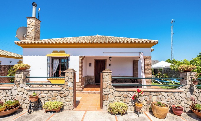 Zahora House | Ideal Vacation Home "Casa Olivar" with Shared Pool and Near the Beach