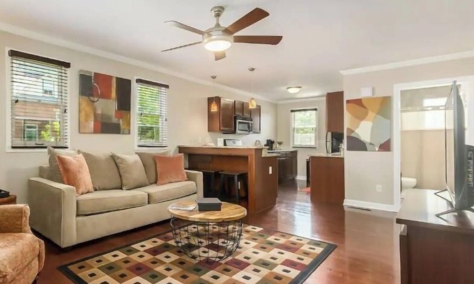 Downtown Columbus Condo | Ideally Located 1 Bdrm Stay | Parking & Laundry