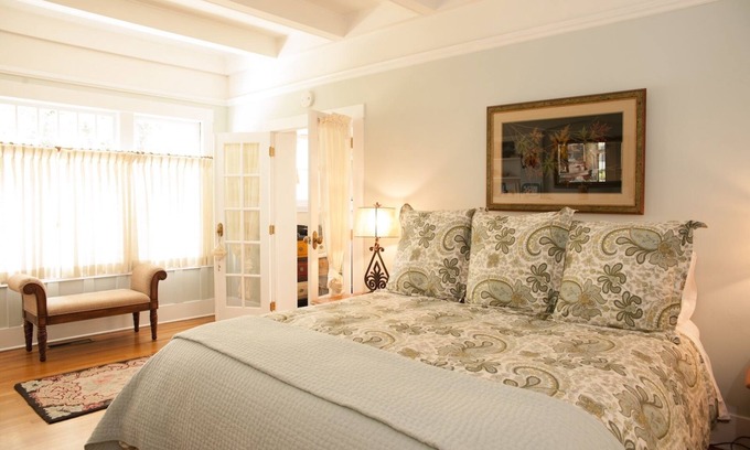 Lower State House | Ideally Located! West Beach Spacious 1-Br/1-Ba With Amazing Rooftop Garden!