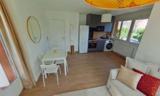 Sevran Apartment | IDF05 Superb cozy apartment CDG airport wifi 4 people