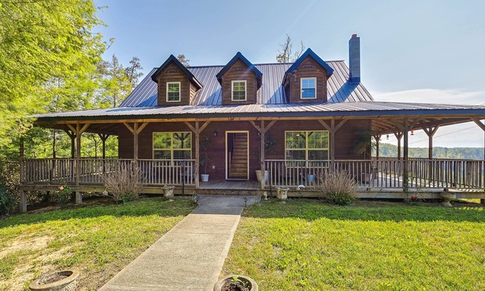 Saint Helens Cabin | Idyllic Beattyville Cabin Rental w/Stunning Views