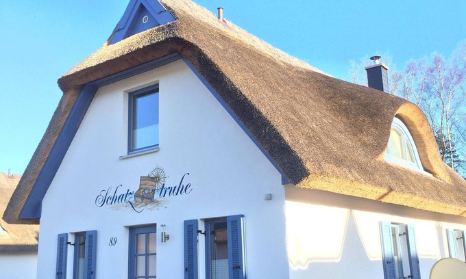 Glowe House | Idyllic FH with much romance, sauna, fireplace, garden & beach basket