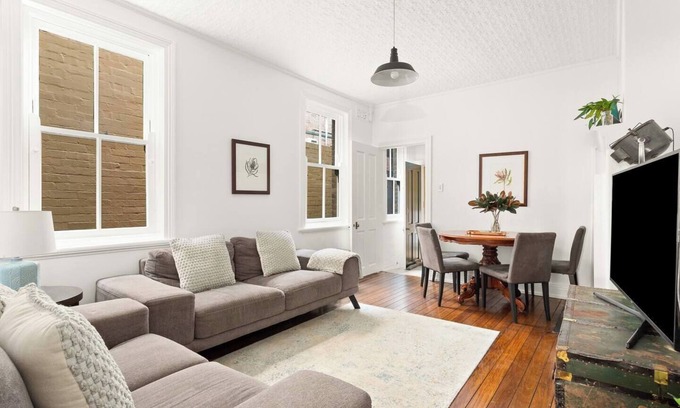 Millers Point Apartment | Idyllic Heritage Home Footsteps to the Harbour