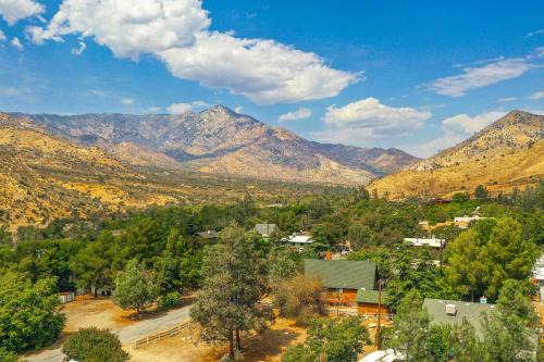 Kernville House | Idyllic Home in Kernville with Private Beach Access
