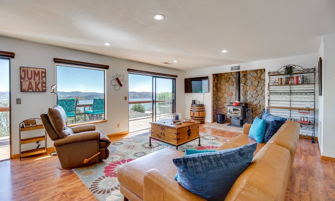 Kelseyville House | Idyllic Kelseyville Home w/2 Decks + Views!