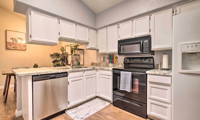 Mesa House | Idyllic Mesa Home w/Turf Yard & Pool Access!