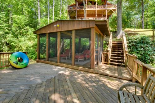 Murphy Apartment | Idyllic Murphy Hideaway with Multi-Level Deck!