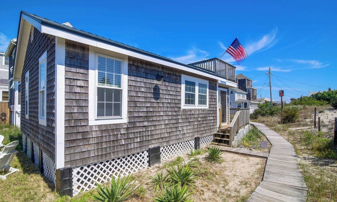 Plymouth Cottage | Idyllic Plymouth Vacation Rental - Steps to Beach!