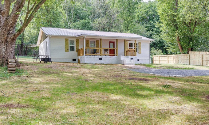 Winchester House | Idyllic Winchester Vacation Rental w/ Lake Access!