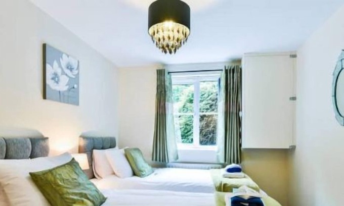 Crawley Apartment | If you are looking for a quiet and peaceful stay in Crawley then look no further. A beautiful com...