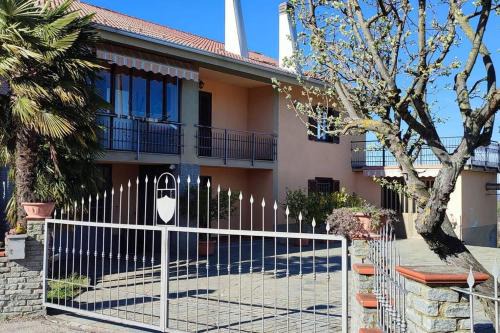 Cassinasco House | Il canto del gallo casa vacanza