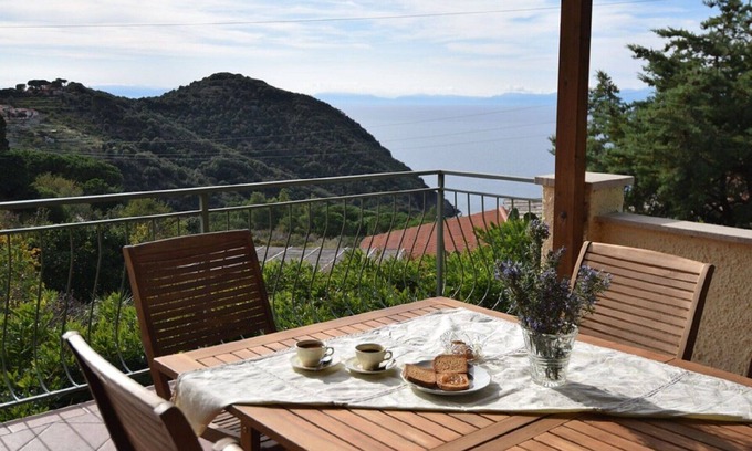 Patresi House | Il Cisto - House by the sea with large terrace overlooking the sea.