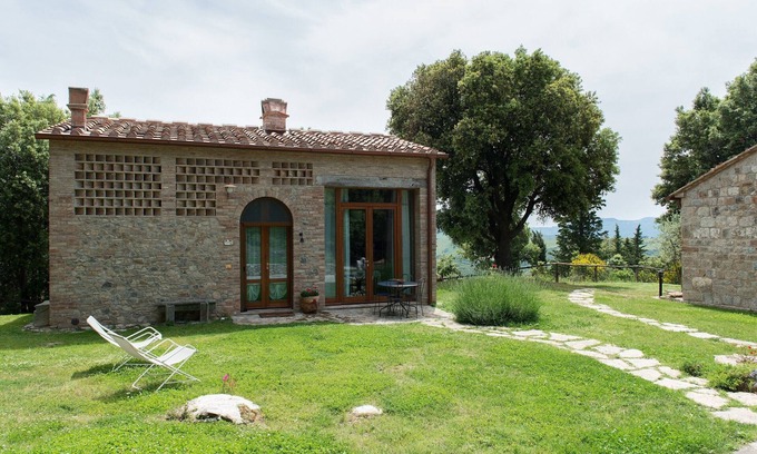 Gambassi Terme House | Il Corbezzolo house in historic village