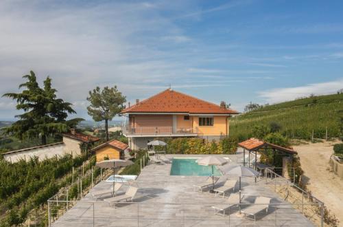 Castiglione Tinella House | IL VOLO, piscina e wellness
