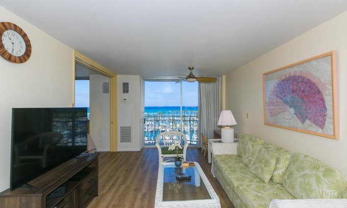 Waikiki Apartment | Ilikai Marina 1094 Yacht Harbor View 1BR