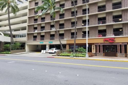 Waikiki Apartment | Ilikai Marina Studio City View Condos with Fully Equipped Kitchens & Free Wifi