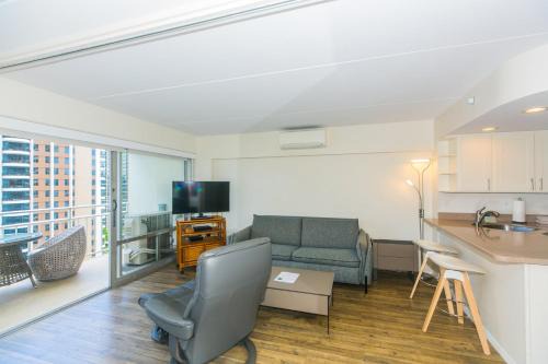 Waikiki Apartment | Ilikai Tower 1340 Lagoon View 1BR