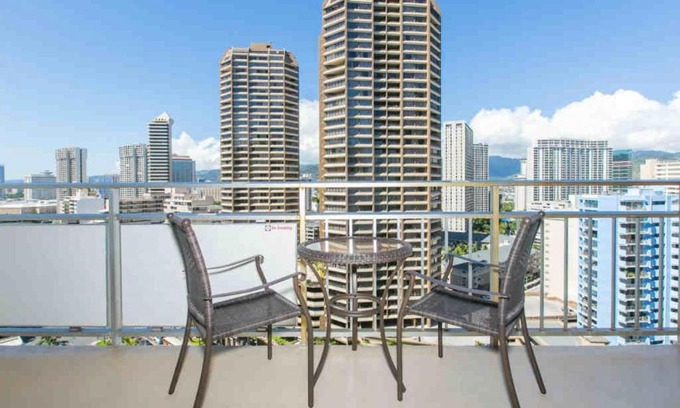 Waikiki Apartment | Ilikai Tower 1817 City View 1BR