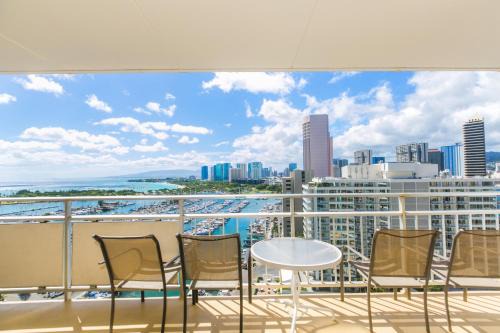 Waikiki Apartment | Ilikai Tower 1841 Yacht Harbor View 1BR