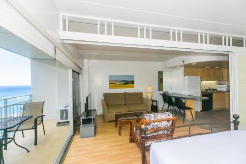 Waikiki Apartment | Ilikai Tower 1936 condo