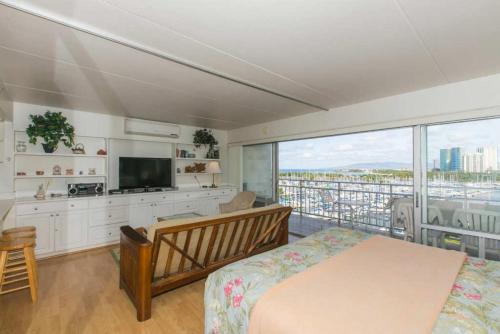 Waikiki Apartment | Ilikai Tower 839 Yacht Harbor View 1BR