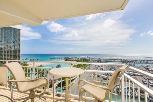 Waikiki Apartment | Ilikai Tower 943 Yacht Harbor View 2BR