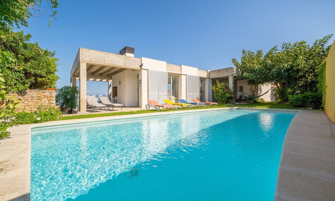 L'Escala Villa | Illa: Magnificent villa with pool, garden and views