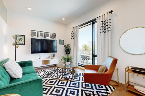 Edgehill Apartment | Illume 203