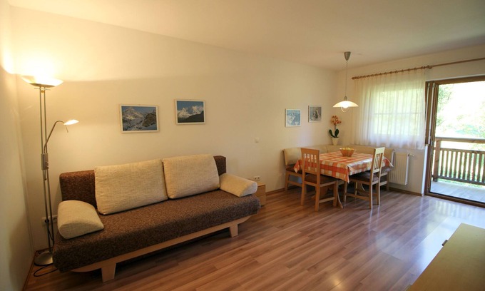 Teodone Apartment | Im Winkl - "waldblick"/Gemütliche Ferienwohnung im 2. Obergeschoss