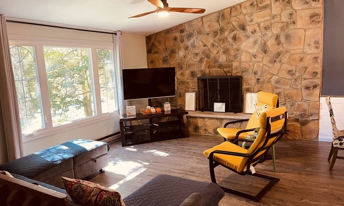 Tunkhannock Township House | IML -NearJim Thorpe-Pets Allowed🐕‍🦺 Free, Sleeps10