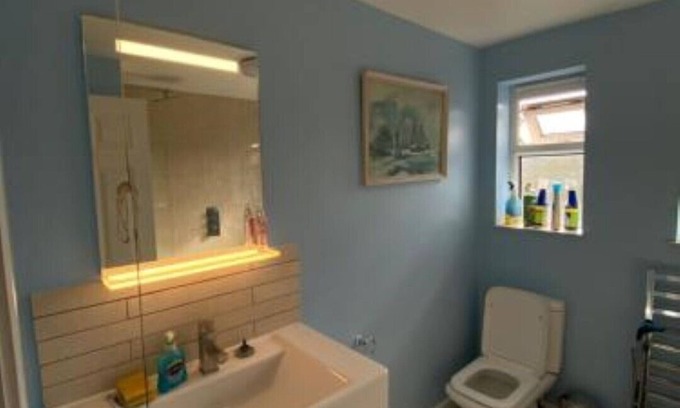 London Borough of Hounslow Apartment | Immaculate 2-Bed Apartment in Isleworth by river
