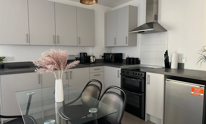 Canning Town South Apartment | Immaculate 2-bed Apartment in East London