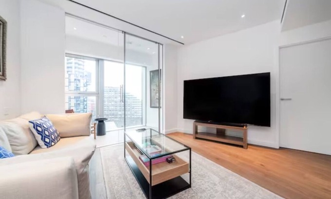 Queenstown Apartment | Immaculate 2BDR apt, BPS Shopping Mall
